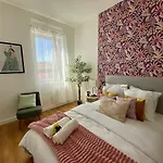 Stylish With Balcony - Very - Long And Pets Welcome דירה קרקסון