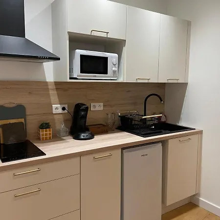 Stylish With Balcony - Very - Long And Pets Welcome * קרקסון