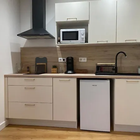 דירה Stylish With Balcony - Very - Long And Pets Welcome