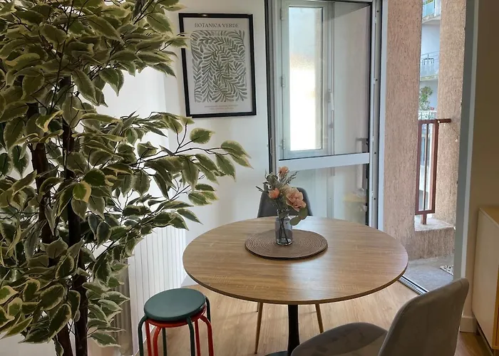 Stylish With Balcony - Very - Long And Pets Welcome Καρκασόν